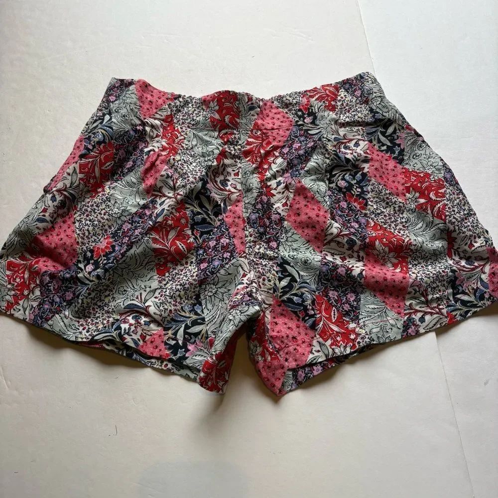 LOFT Women's Red/Blue/Multi Floral Women's Shorts Size Medium
